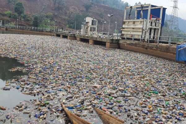 les déchets plastiques et ménagers rendent complique l'approvisionnement en courant électrique dans la ville