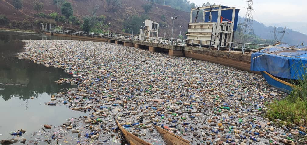 les déchets plastiques et ménagers rendent complique l'approvisionnement en courant électrique dans la ville