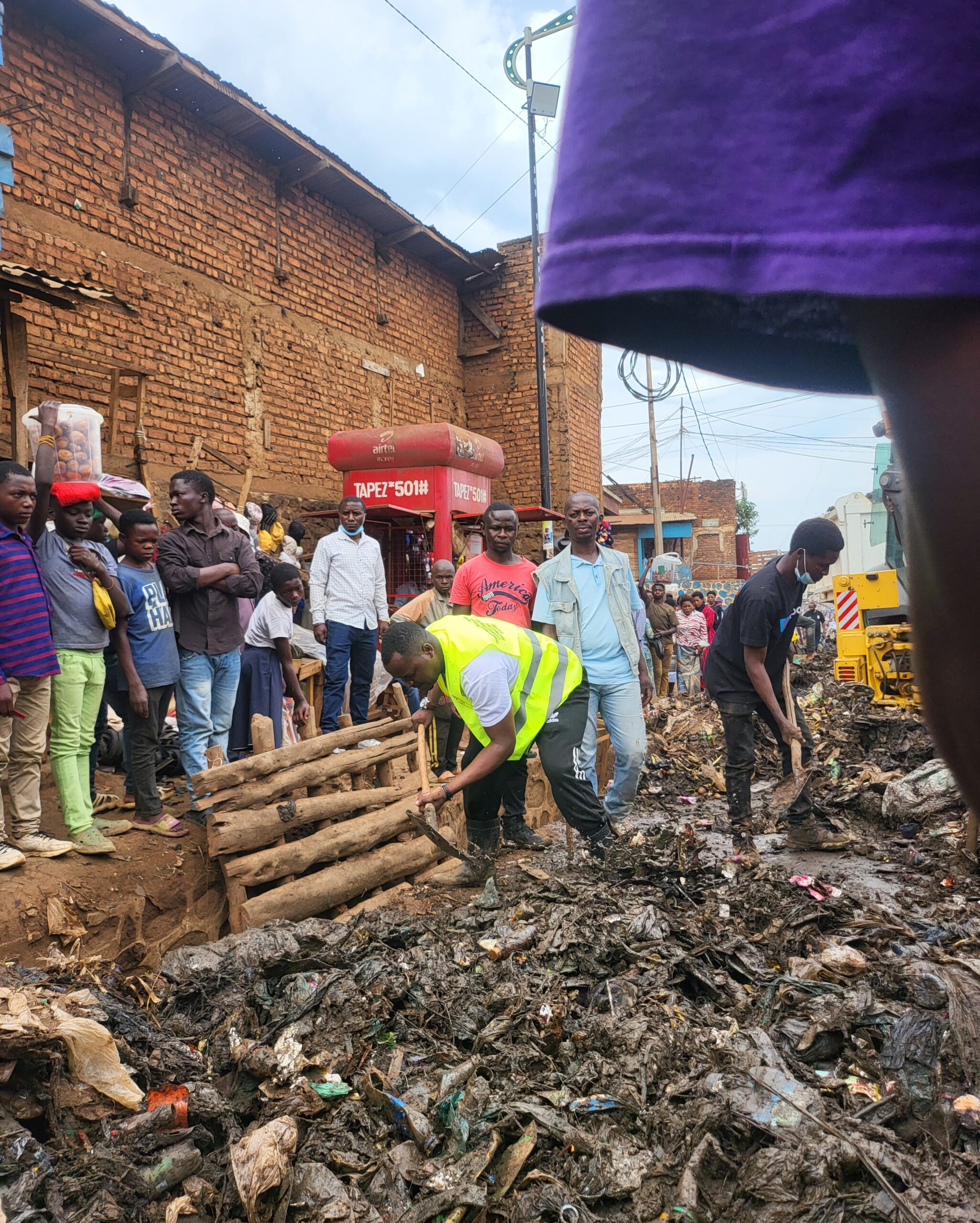 le ministre provincial Didier Kabi renforce la mesure d'assainissement et gestion rationnel des déchets/ Photo Mkulima