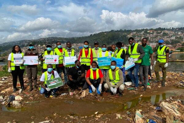 Bukavu : des jeunes au front pour sauver le lac Kivu des déchets plastiques