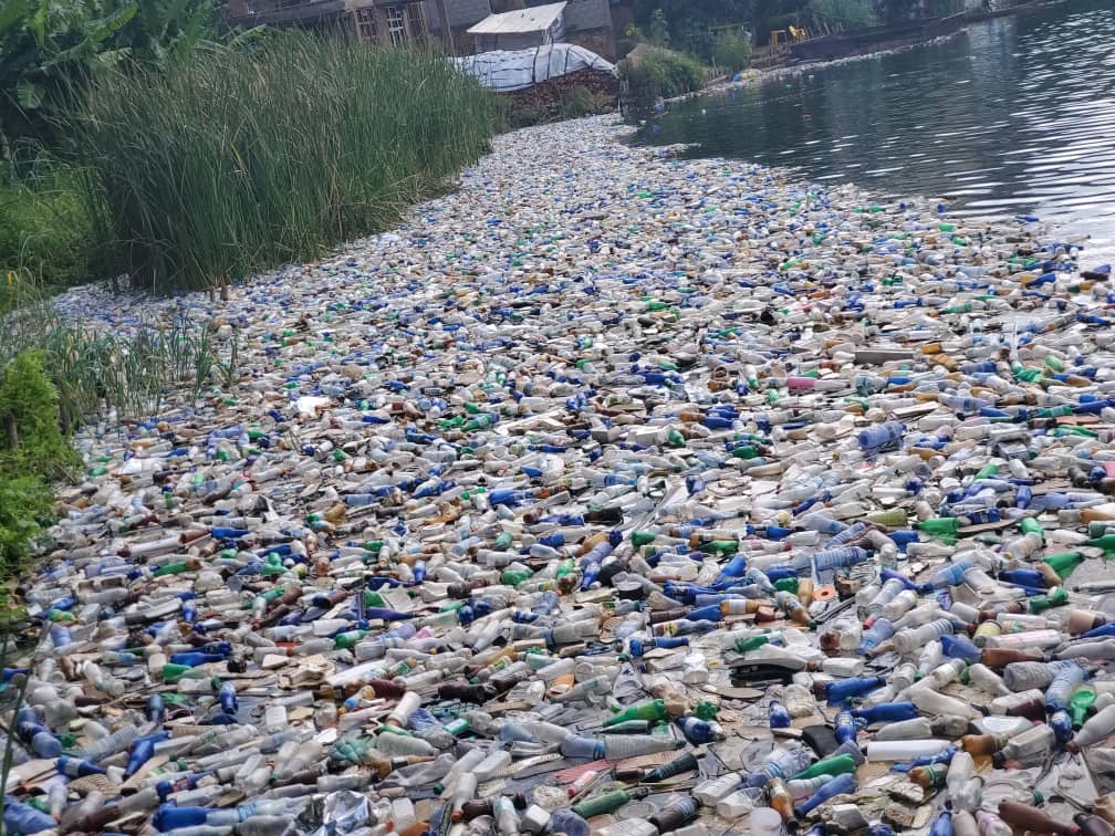 Les déchets plastiques, avec nous et parmi nous, disons non/ Photo crédit